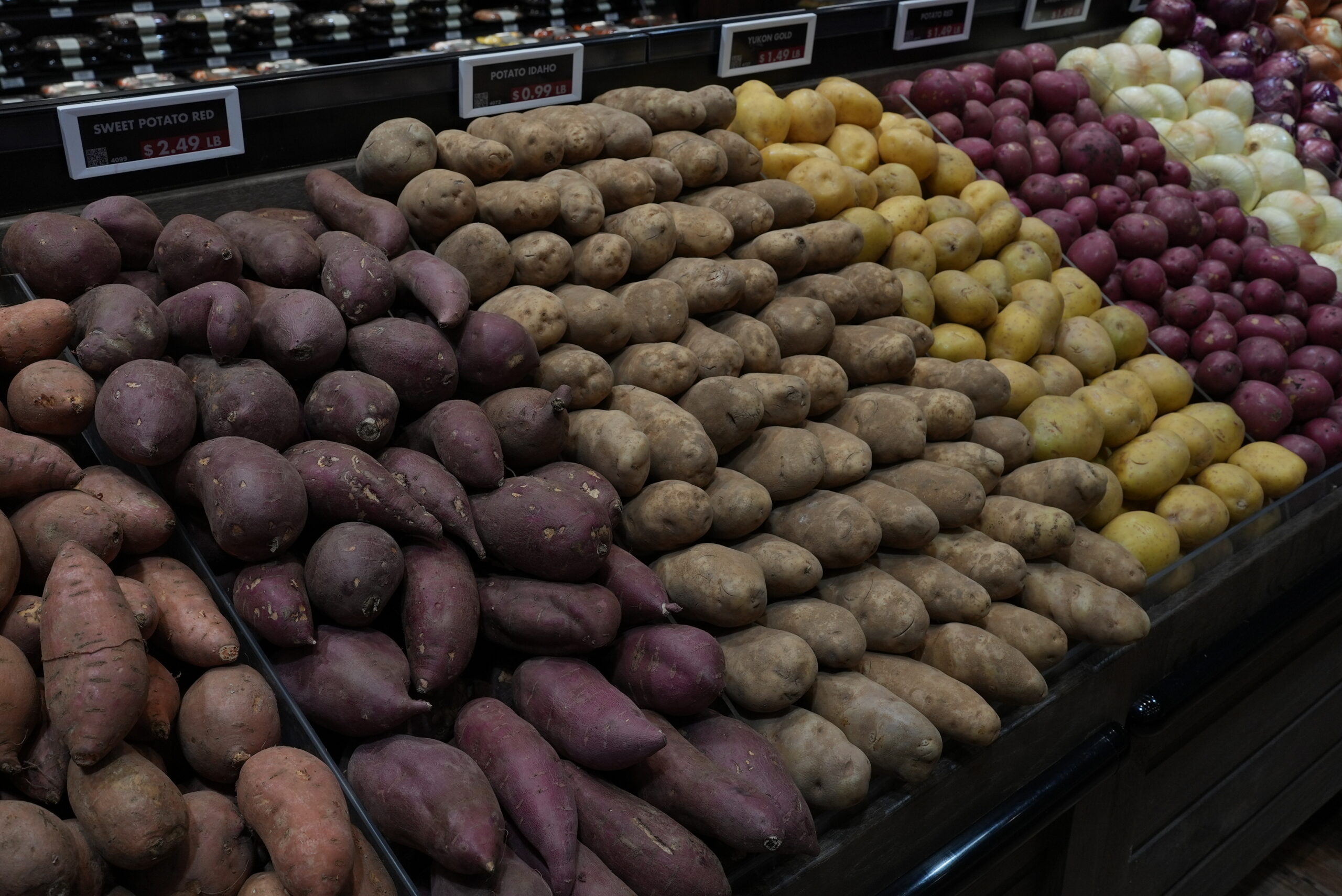 Livoti's-January2025-Brick-Produce-Potatoes
